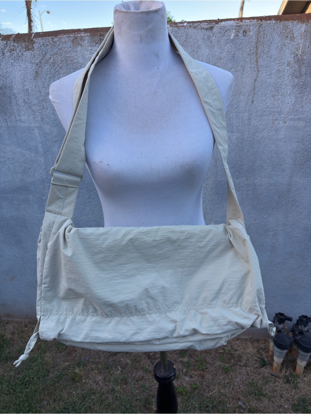 Uniqlo U Drawstring Shoulder Bag Cream Beige Large Slouchy Bucket Backpack
